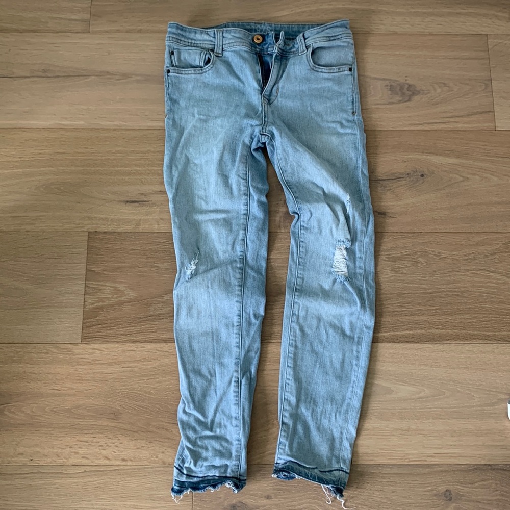 ZARA DISTRESSED CROPPED SKINNY JEANS - SIZE 4